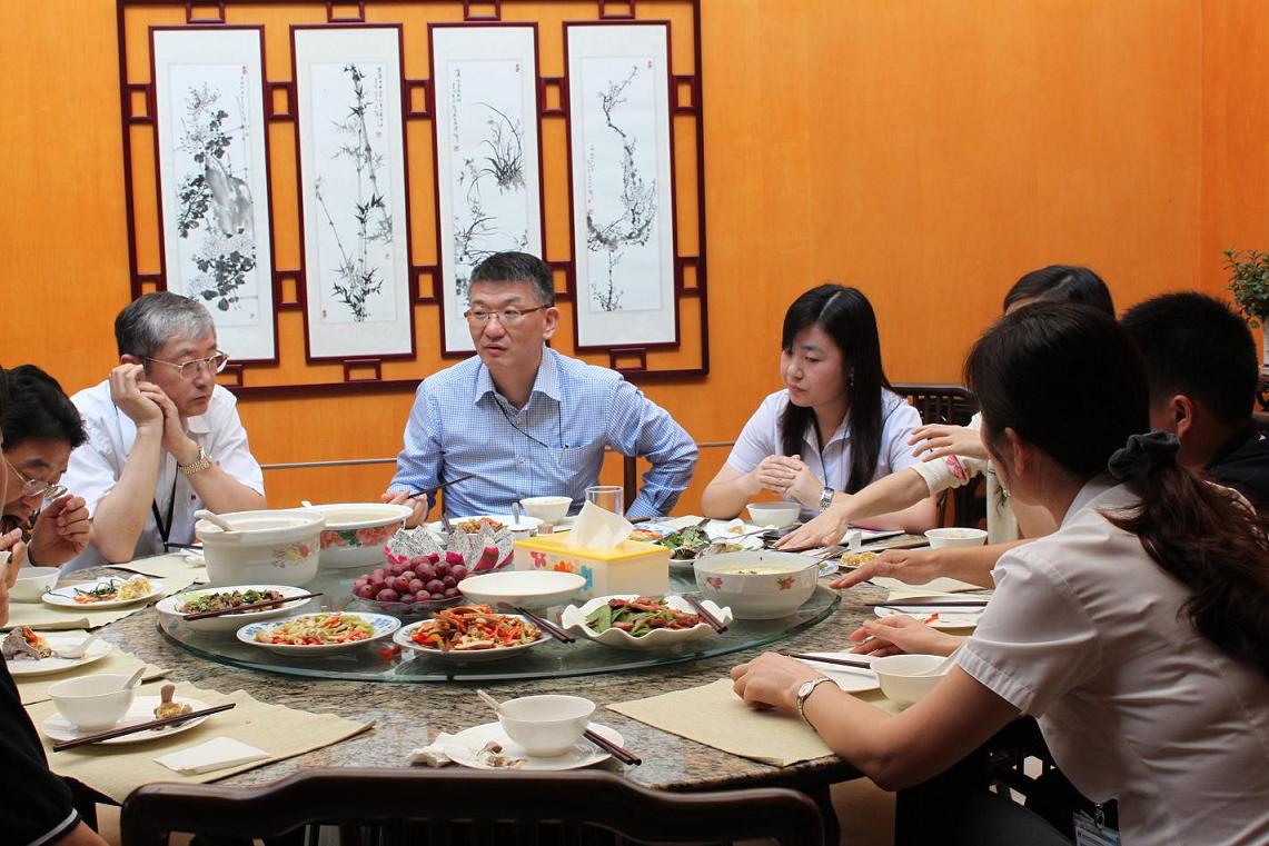 贺生携管理层与“全国优秀团干”巩会贞共进午餐
